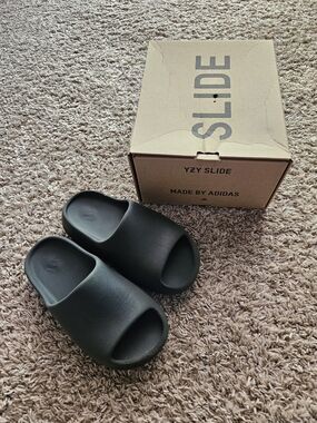 Adidas Dakony Black YZY Slide Kids Slip-On Slide Sandals Size 2